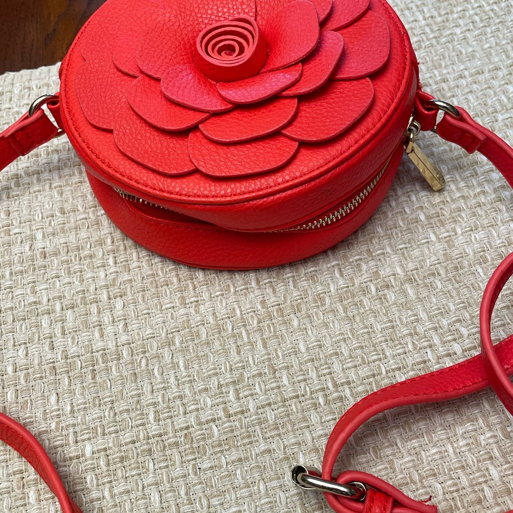 ๐HP๐ NWOT Charming Charlie Adorable Round Flower Handbag - Picture 3 of 12